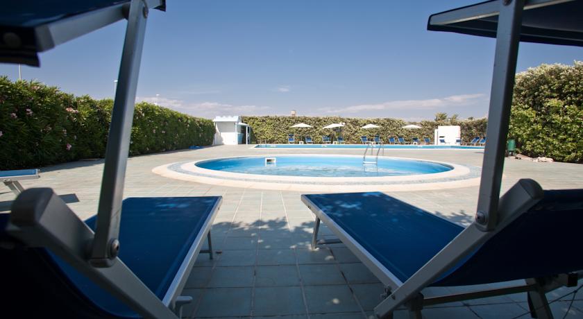 Piscina Miniclub Tennis vicino alla Spiaggia Scoglitti