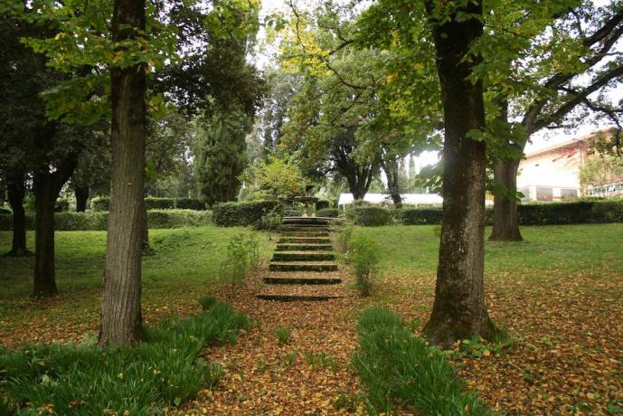 enormi spazi verdi cortile Villa Inglese 