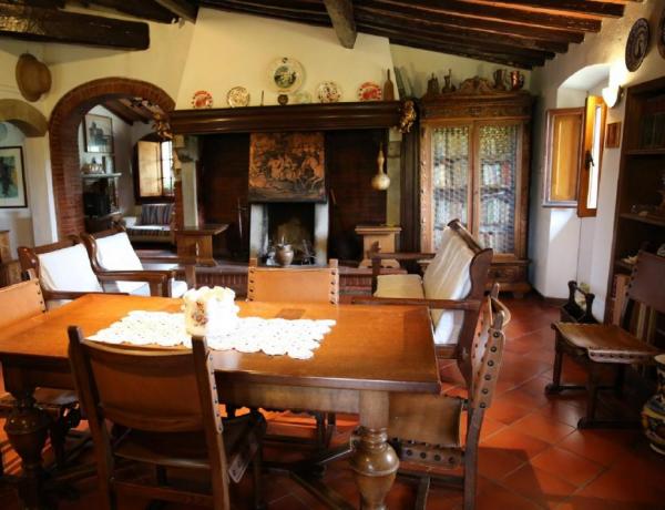 La nostra sala pranzo con il camino