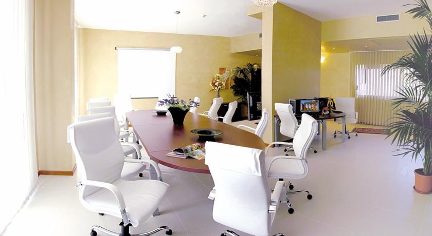 Sala Meeting attrezzata con Internet gratis