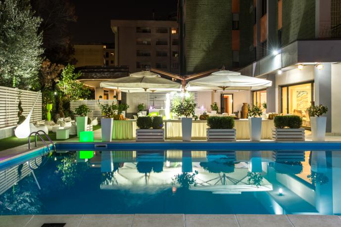 Camere a 4stelle in Calabria, piscina esterna, solarium