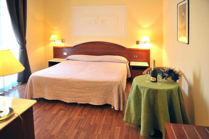 Camere Romantica in albergo con SPA e Piscina-coperta 
