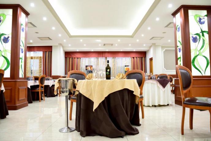 Vicino Napoli Hotel con Ristorante e Piscina coperta