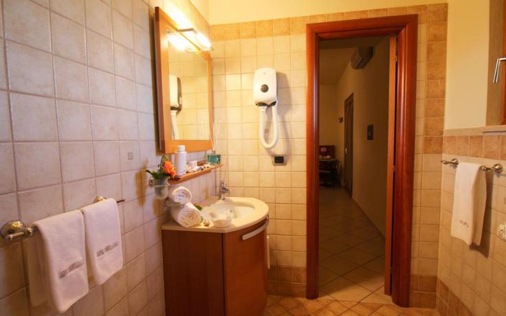 Hotel con appartamenti con ampi bagni vicino Tropea