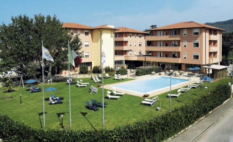 residence con appartamenti e ristorante tipico sul Lago	 