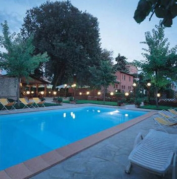 residenza isola lago trasimeno piscina attrezzata