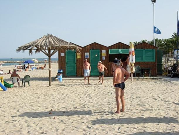 Intrattenimento per adulti, Bocce in spiaggia 