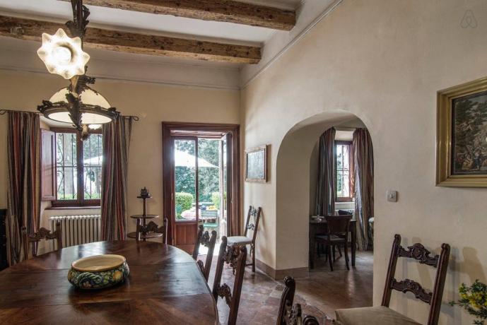 Salone per 10/12 persone ideale per capodanno