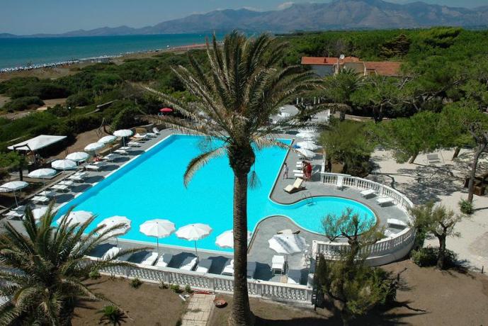 Piscina Animazione Spiaggia Privata a Baia Domizia 