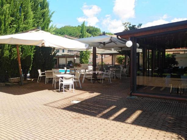 Albergo Arezzo con sala colazione esterna