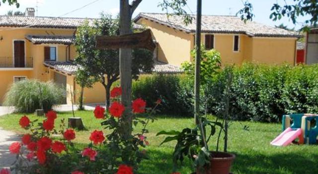 Agriturismo con giardino vicino Spoleto