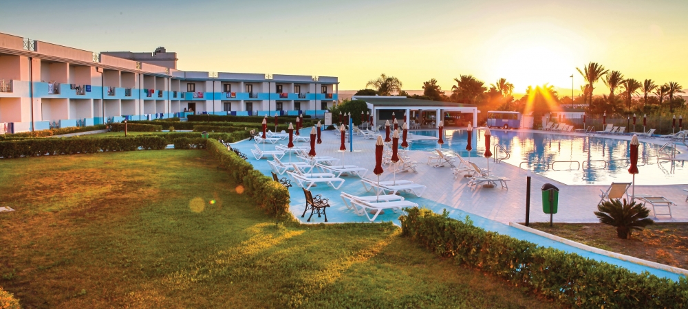 Piscine per adulti e bambini con zona attrezzata 