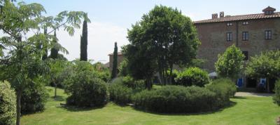 Casale con grande giardino