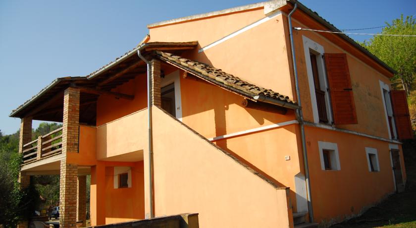 Facciata esterna dell'Agriturismo