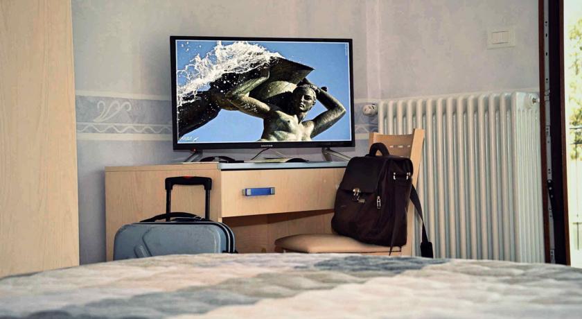 Camere eleganti e confortevoli con TV