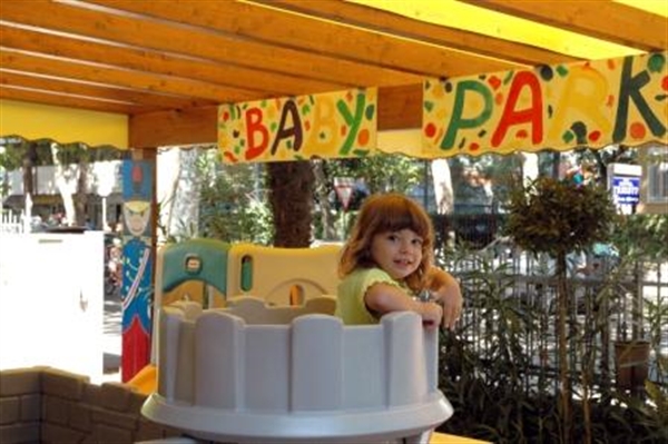 Baby Park con giochi per bambini albergo Cervia 