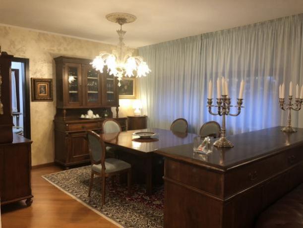 Soggiorno con mobili d'epoca Villa Perugia 