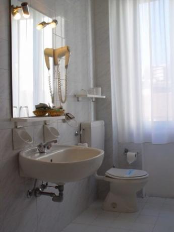 Bagno camera matrimoniale