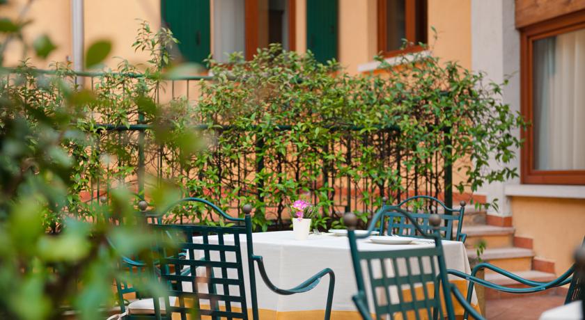Ristorante all'aperto nella bella stagione