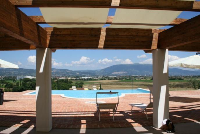 Piscina con vista su Assisi