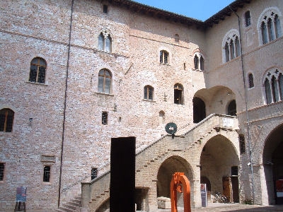 Facciata interna di Palazzo Trinci 