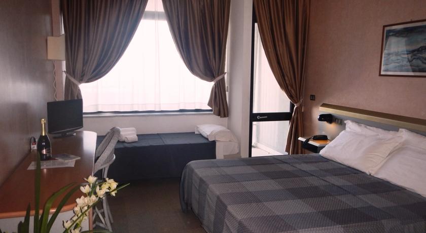 Camere con Balcone fronte Mare in Versilia