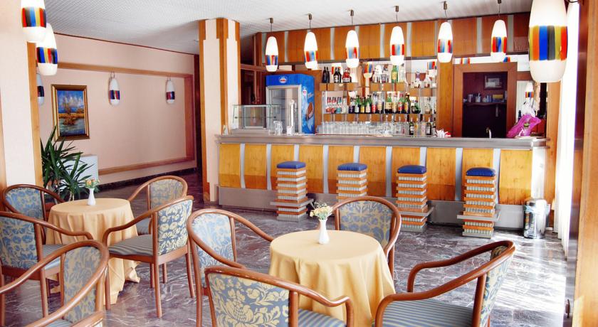 Area bar all'interno dell'Hotel