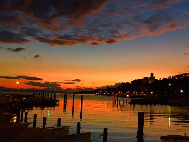 Trasimeno Romantico:  Tramonto a Passignano sul Trasimeno 