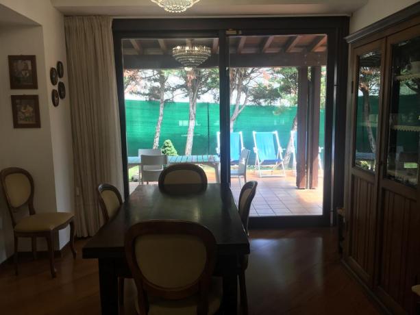 Villa vacanze con soggiorno sala da pranzo Perugia 