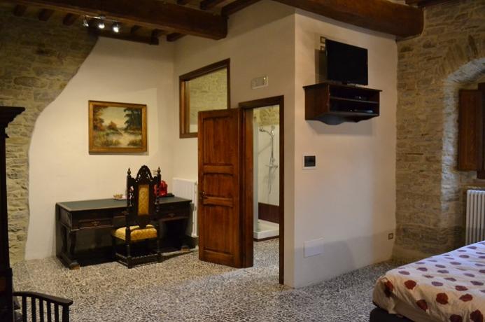 Suite Matrimoniale Stella con Travi in Legno
