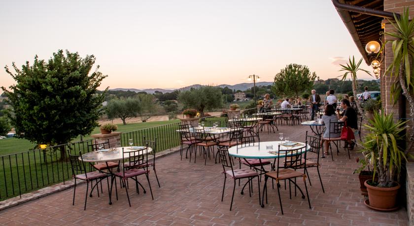 Ristorante all'aperto primavera estate