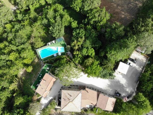 Agriturismo sul Monte Subasio con Piscina e Giardino