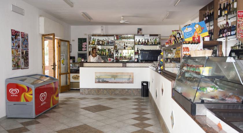 Minimarket, ristorante e bar per gli ospiti 