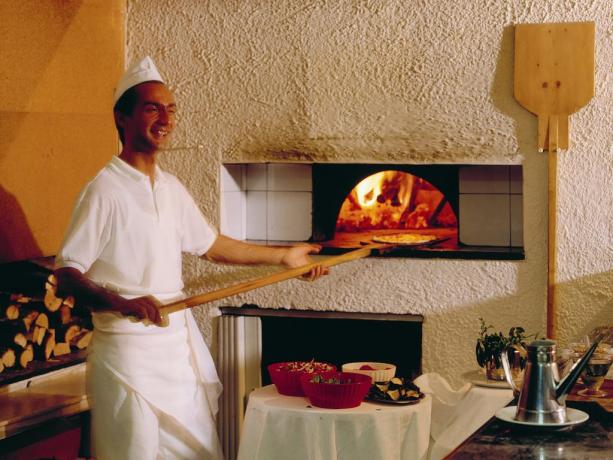 Ristorante pizzeria nel villaggio con serate tipiche abruzzesi 
