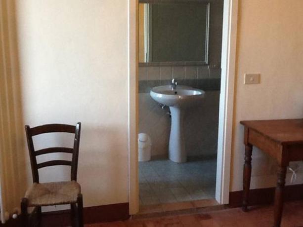 Bagno in camera con box doccia