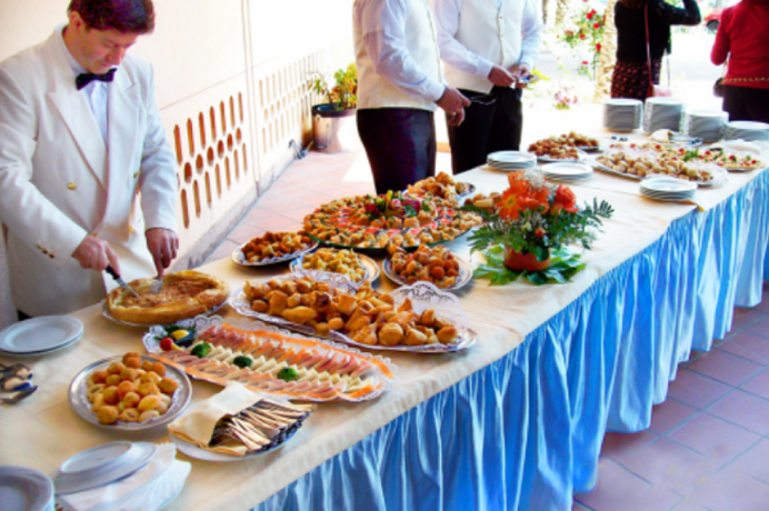 Servizio catering con delizioso buffet