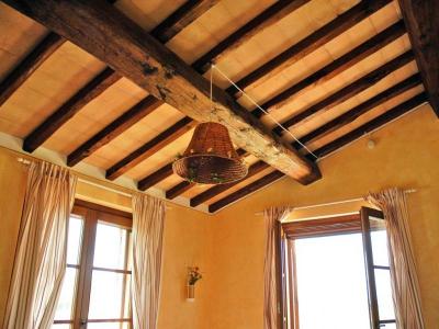 Soffitto con travi in legno