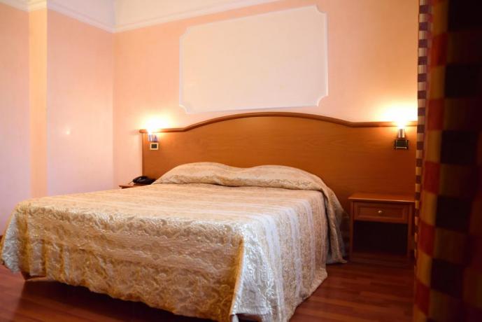 Hotel con Piscina Coperta a Caserta