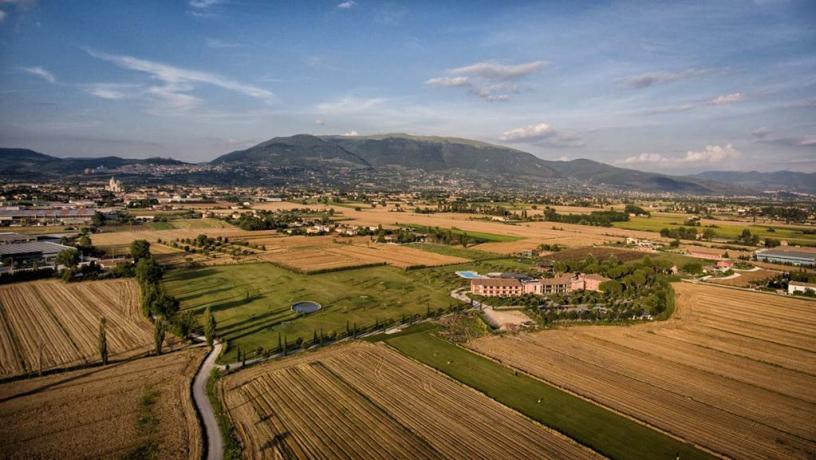 Tenuta con Appartamenti e Villa Padronale Assisi 