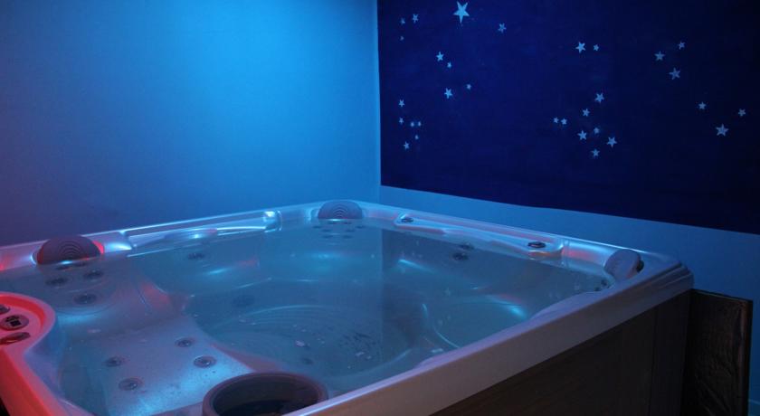 SPA con Jacuzzi in Resort a Patti