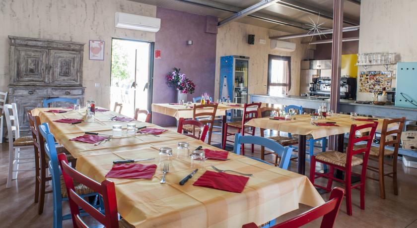 Villaggio con Ristorante Piscina e Animazione