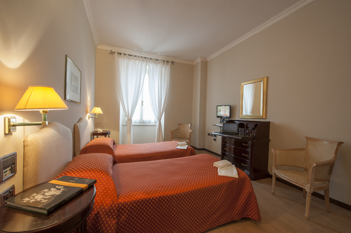 Camera doppia con letti singoli hotel a Foligno