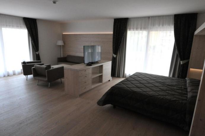 Suite a Molveno vista dolomiti