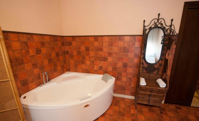 Suite Luna di Miele romantica con vasca idromassaggio