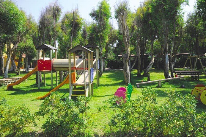 Resort con Parco Giochi attrezzato per bambini 