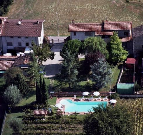 Vista aerea dell'agriturismo in Umbria 