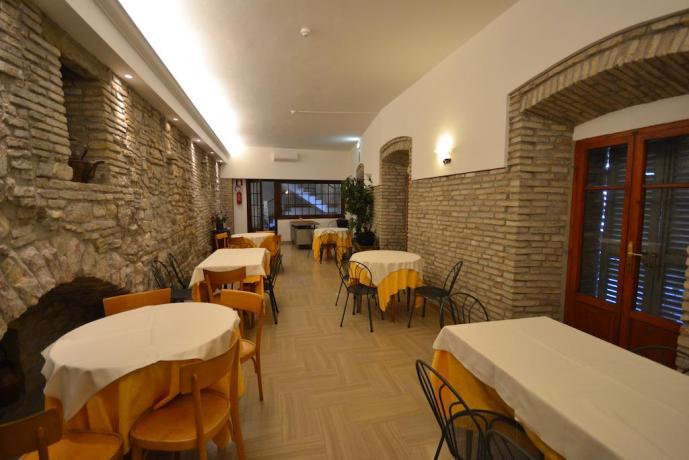 Sala ristorante cucina tipica Umbria centro Assisi 