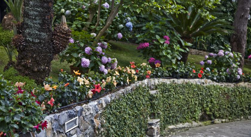 Giardino esterno della struttura Santa Margehrita Ligure