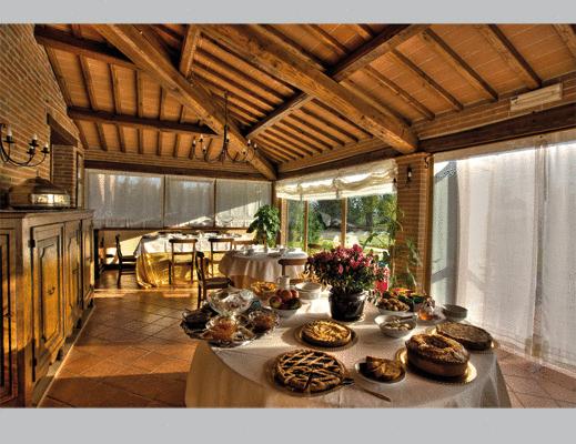 Albergo fronte Lago Trasimeno, colazione a buffet 