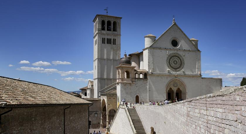 Basilica S.Francesco d'Assisi - hotel a 5 minuti 